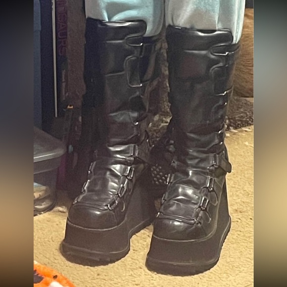 Hot topic size 11 vintage mall goth platform
Boots - Picture 14 of 15